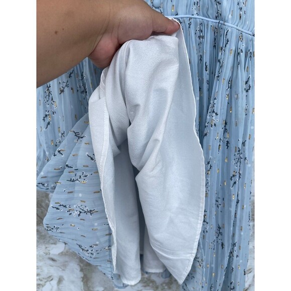 AVANTLOOK V-Neck Floral Printed Button
Front Dress size small - Picture 2 of 12